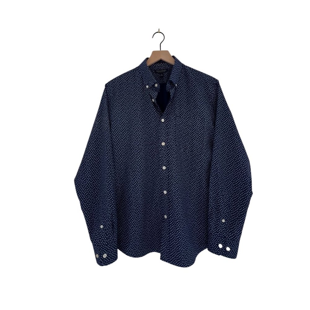 Banana Republic: Navy and white pattern. Slim flex fit.